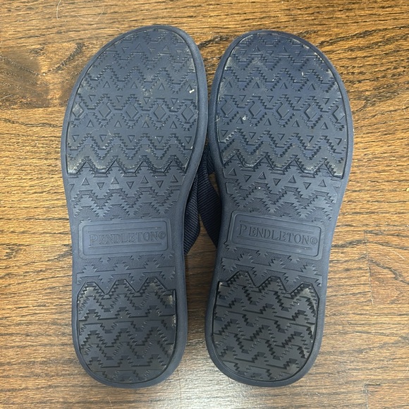 Pendleton flip flops - Picture 2 of 2